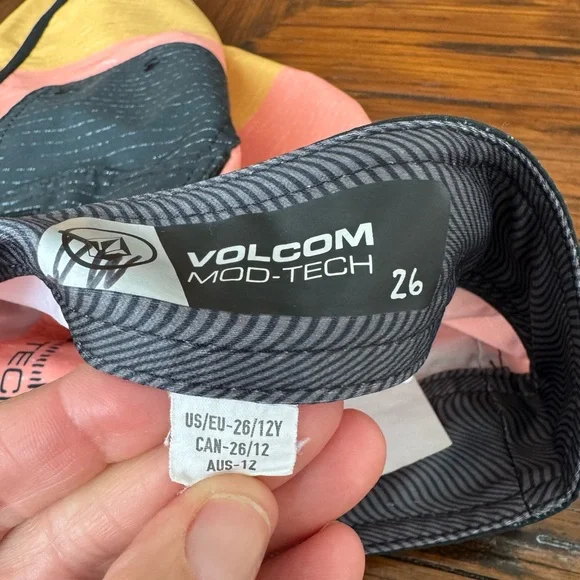 Volcom bundle - Picture 4 of 8